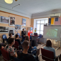До бібліотеки, і не лише по книги